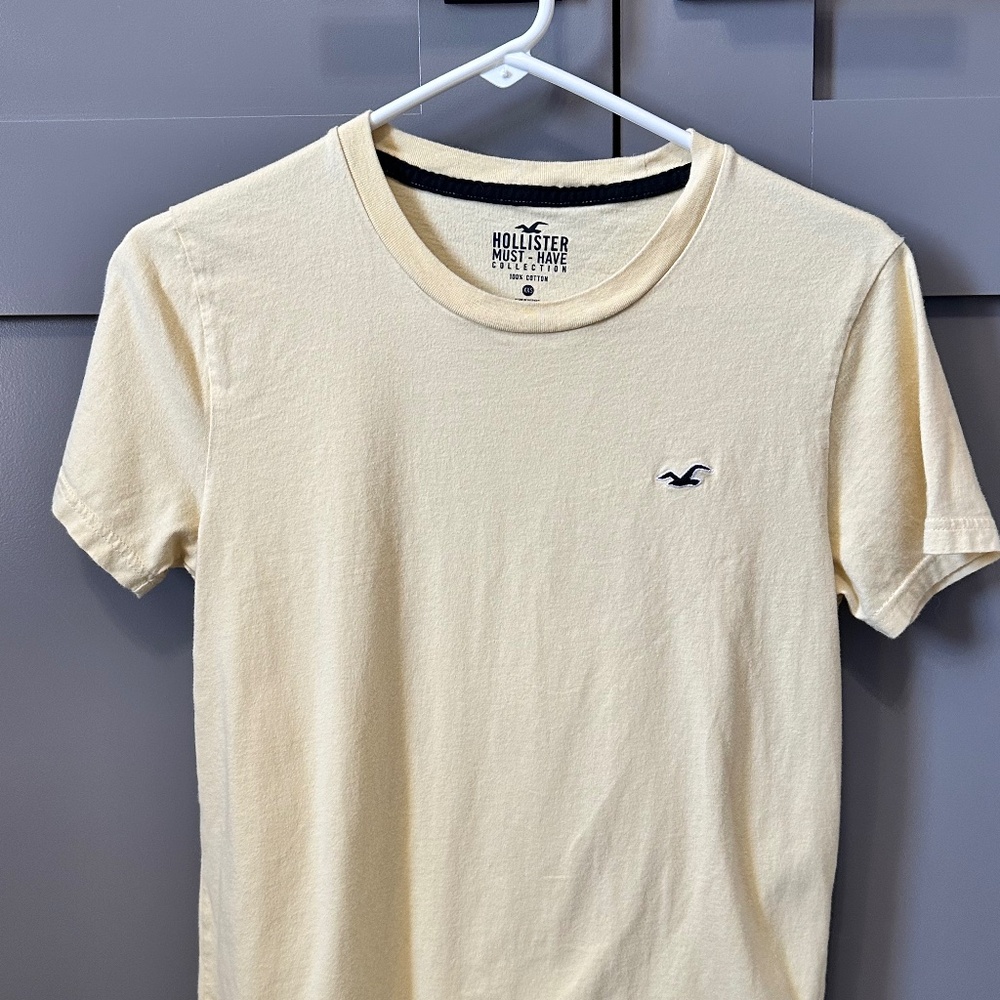 Men’s Yellow Hollister Shirt